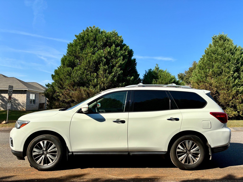 2017 Nissan Pathfinder Image 3