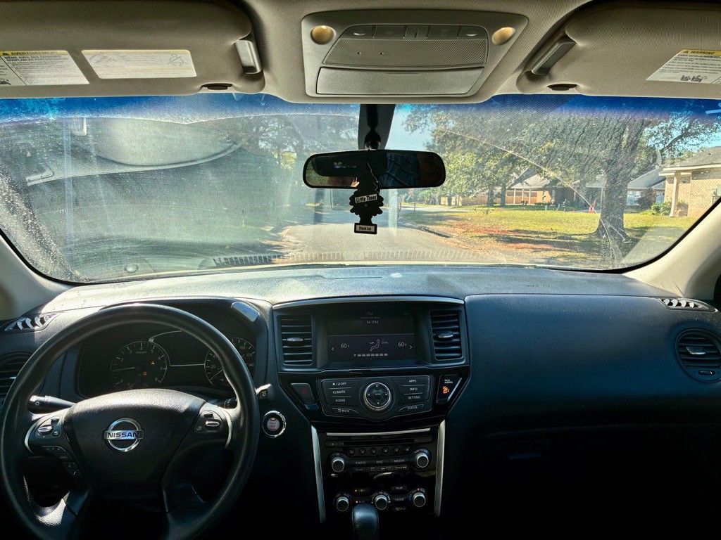 2017 Nissan Pathfinder Image 12