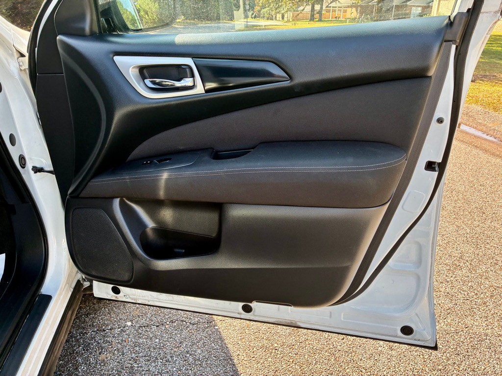 2017 Nissan Pathfinder Image 18
