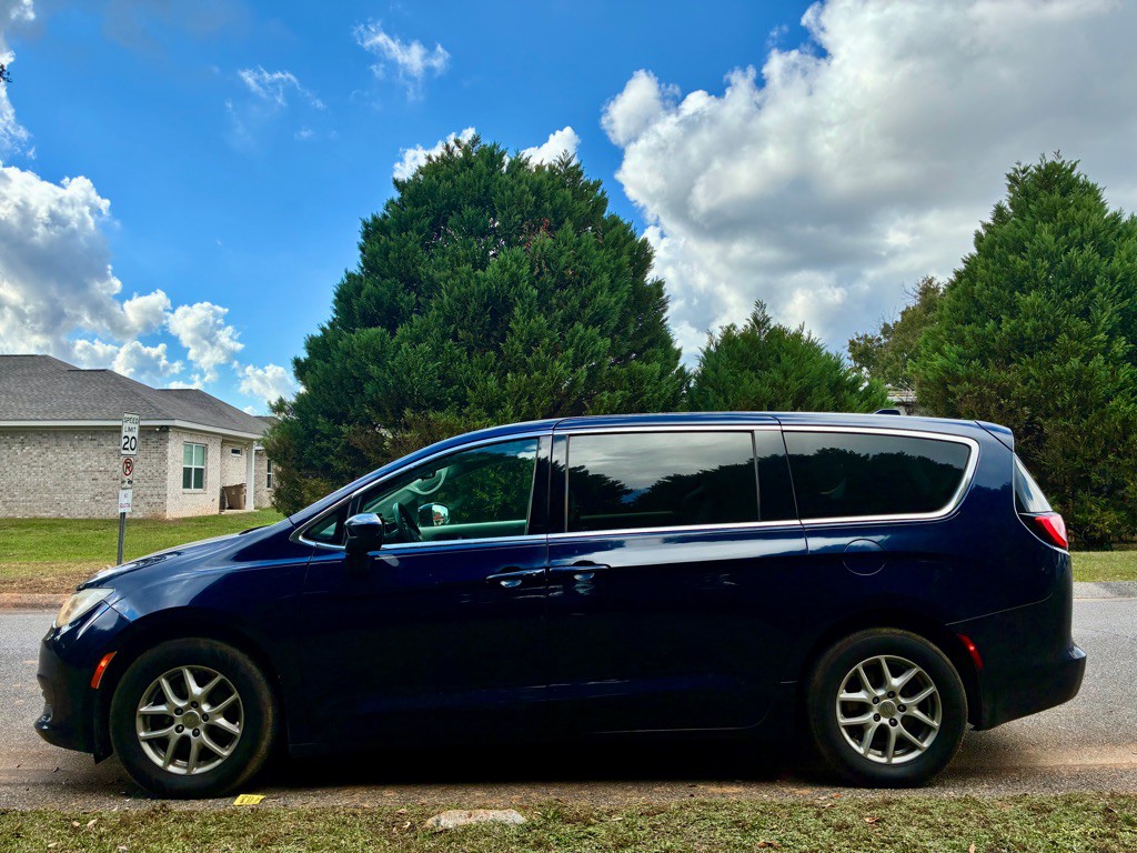 2017 Chrysler Pacifica Image 2