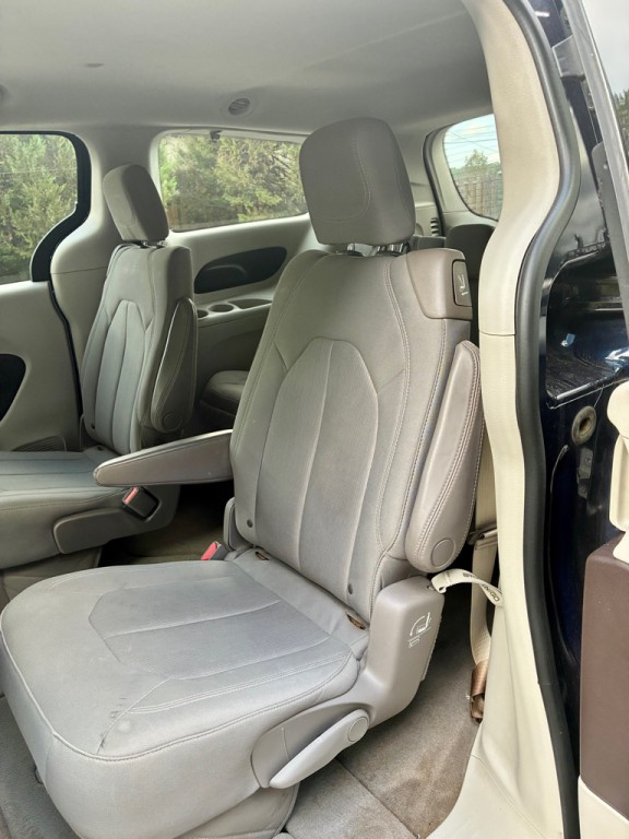 2017 Chrysler Pacifica Image 10