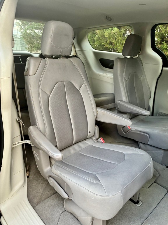 2017 Chrysler Pacifica Image 14