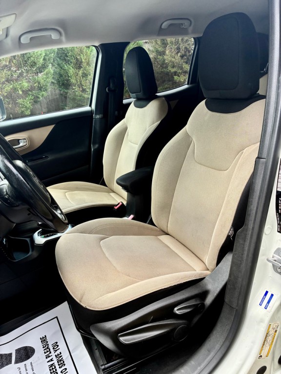 2015 Jeep Renegade Image 8