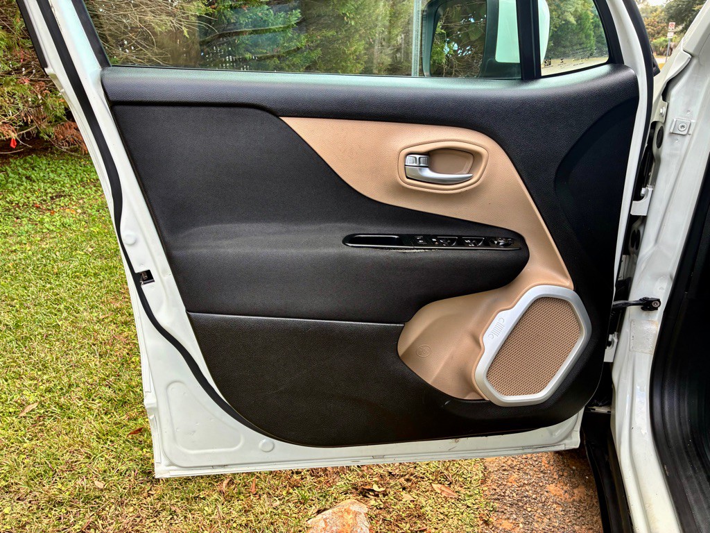 2015 Jeep Renegade Image 9