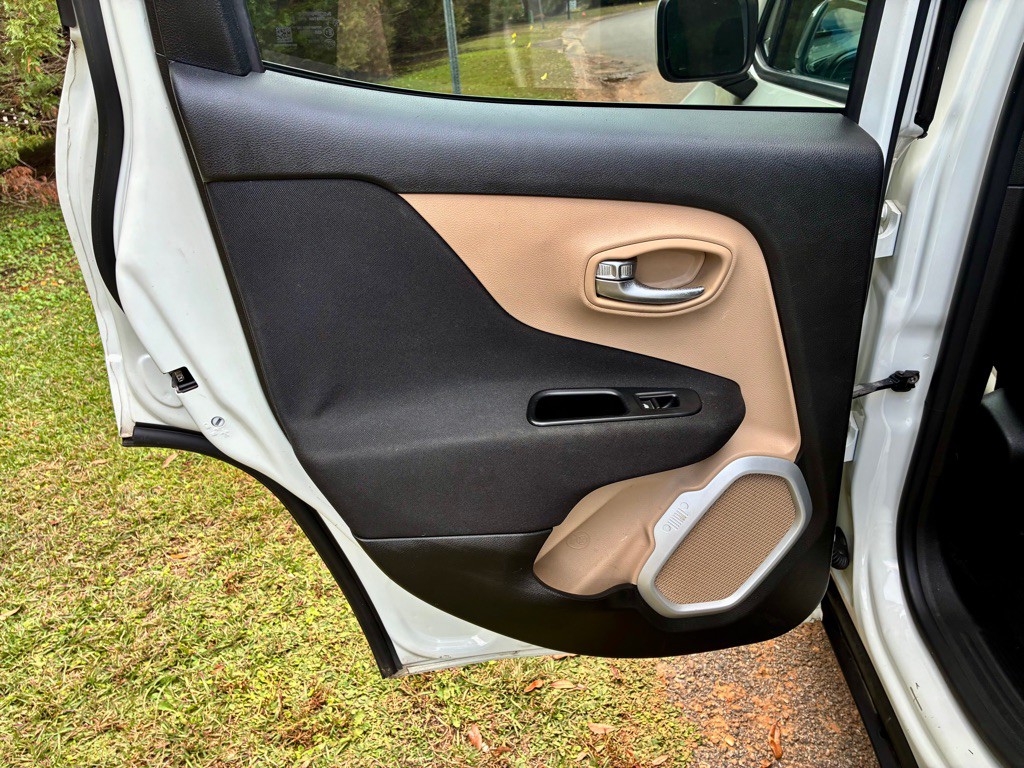 2015 Jeep Renegade Image 11