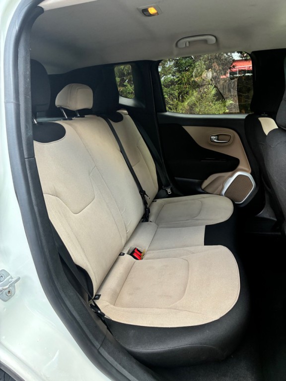 2015 Jeep Renegade Image 13