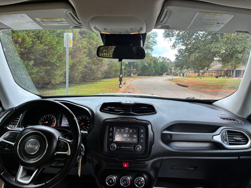 2015 Jeep Renegade Image 17