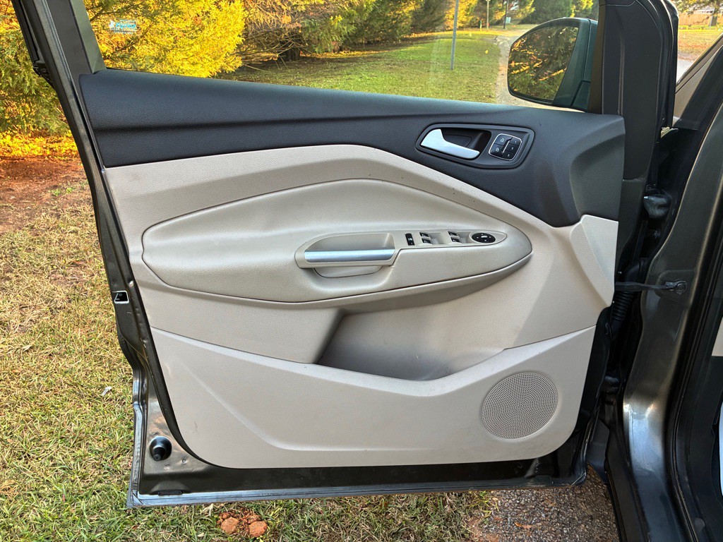 2016 Ford Escape Image 9