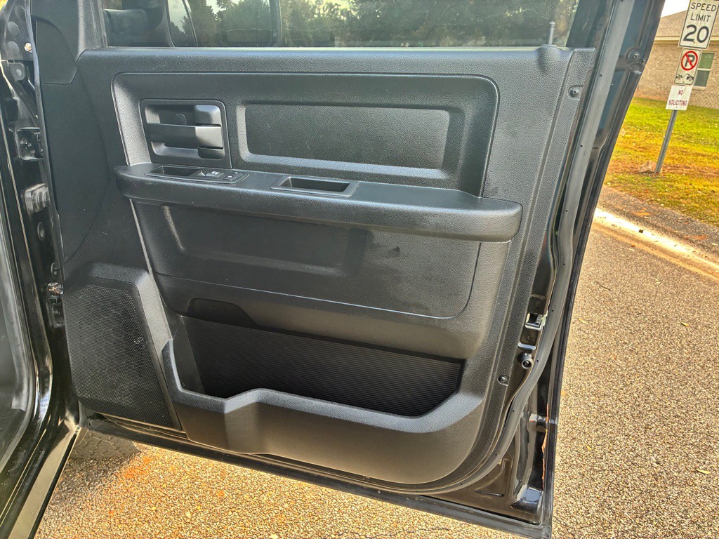 2014 RAM 1500 Image 17