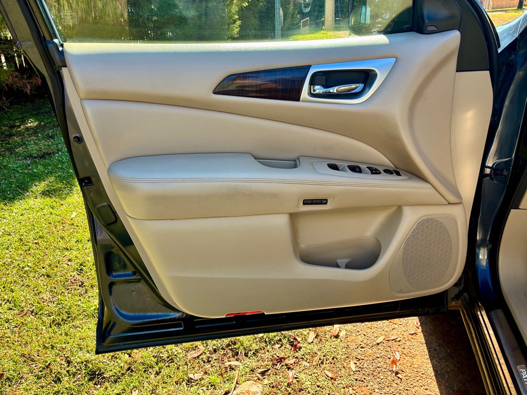 2015 Nissan Pathfinder Image 9