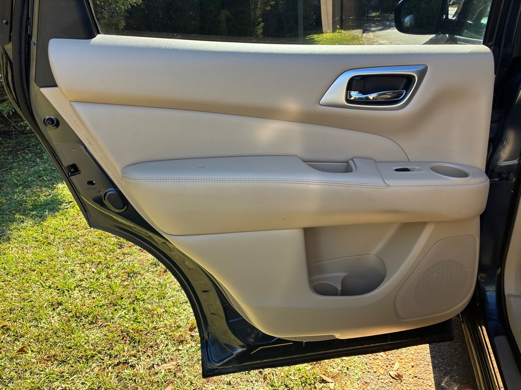 2015 Nissan Pathfinder Image 11