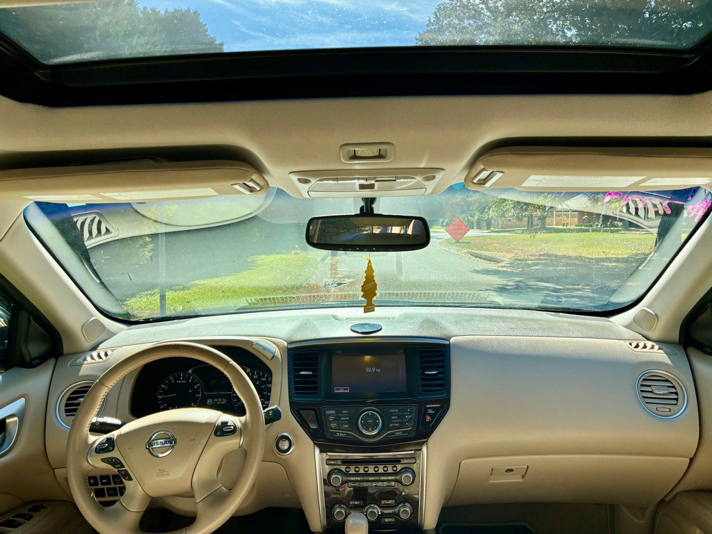 2015 Nissan Pathfinder Image 12
