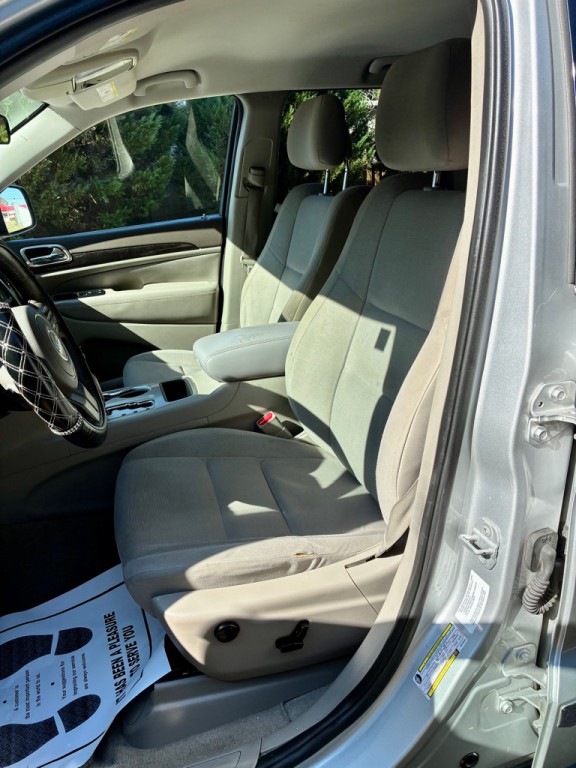 2012 Jeep Grand Cherokee Image 8