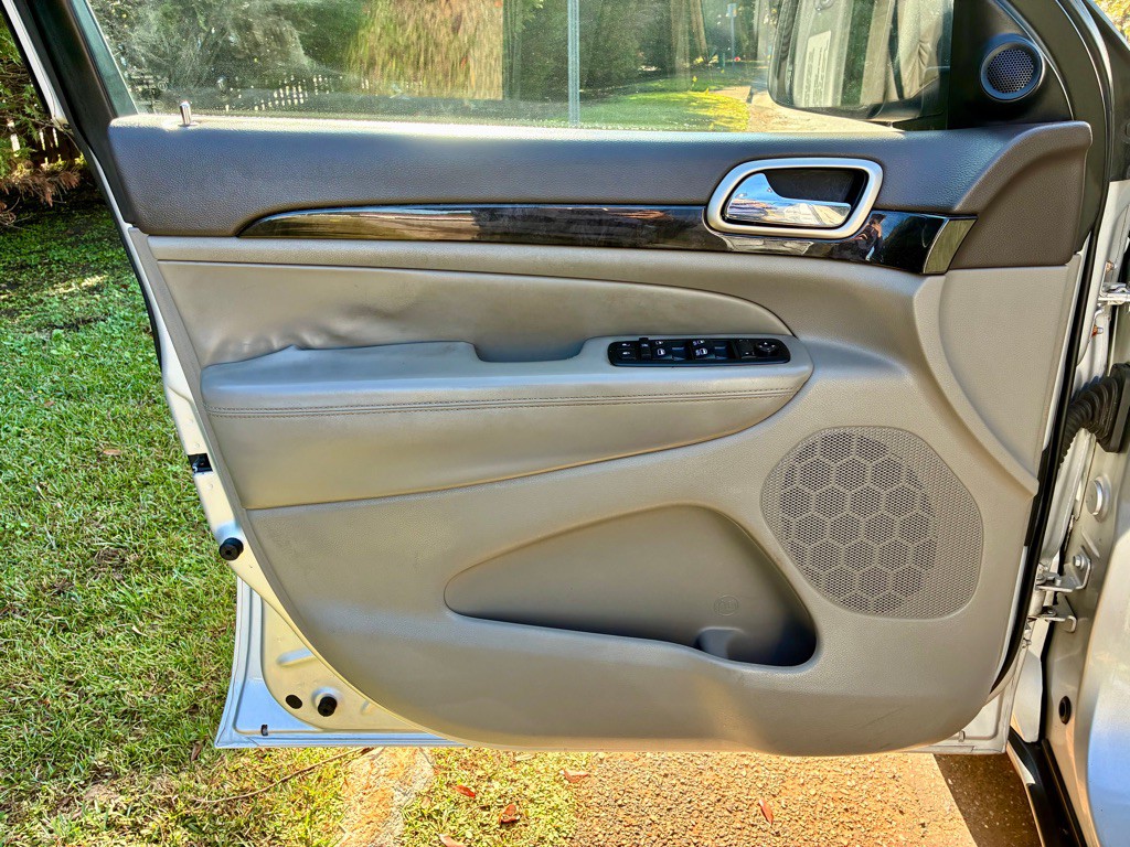 2012 Jeep Grand Cherokee Image 9