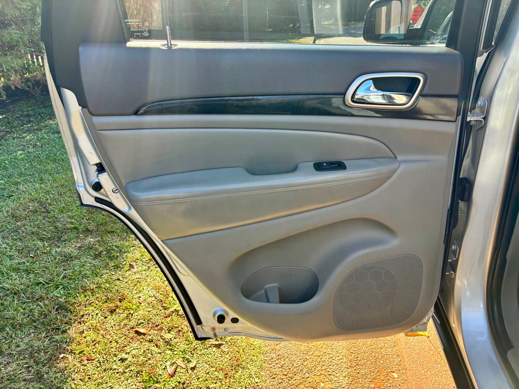 2012 Jeep Grand Cherokee Image 11