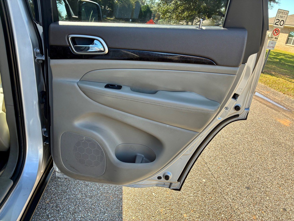 2012 Jeep Grand Cherokee Image 14