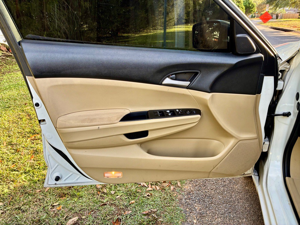 2012 Honda Accord Image 9