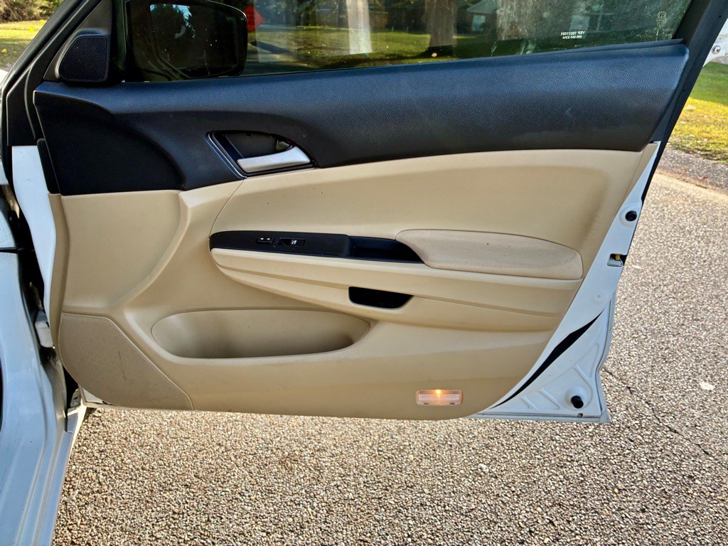 2012 Honda Accord Image 16