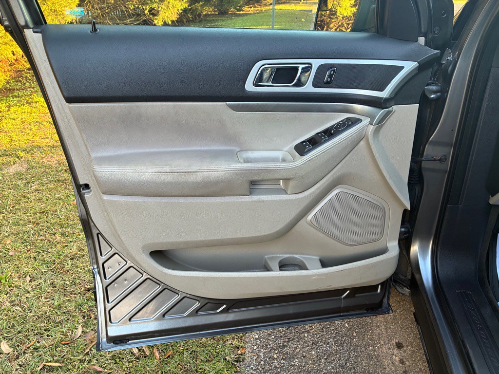 2012 Ford Explorer Image 8