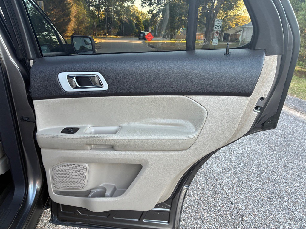 2012 Ford Explorer Image 13
