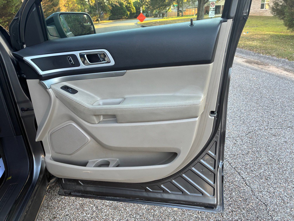 2012 Ford Explorer Image 15