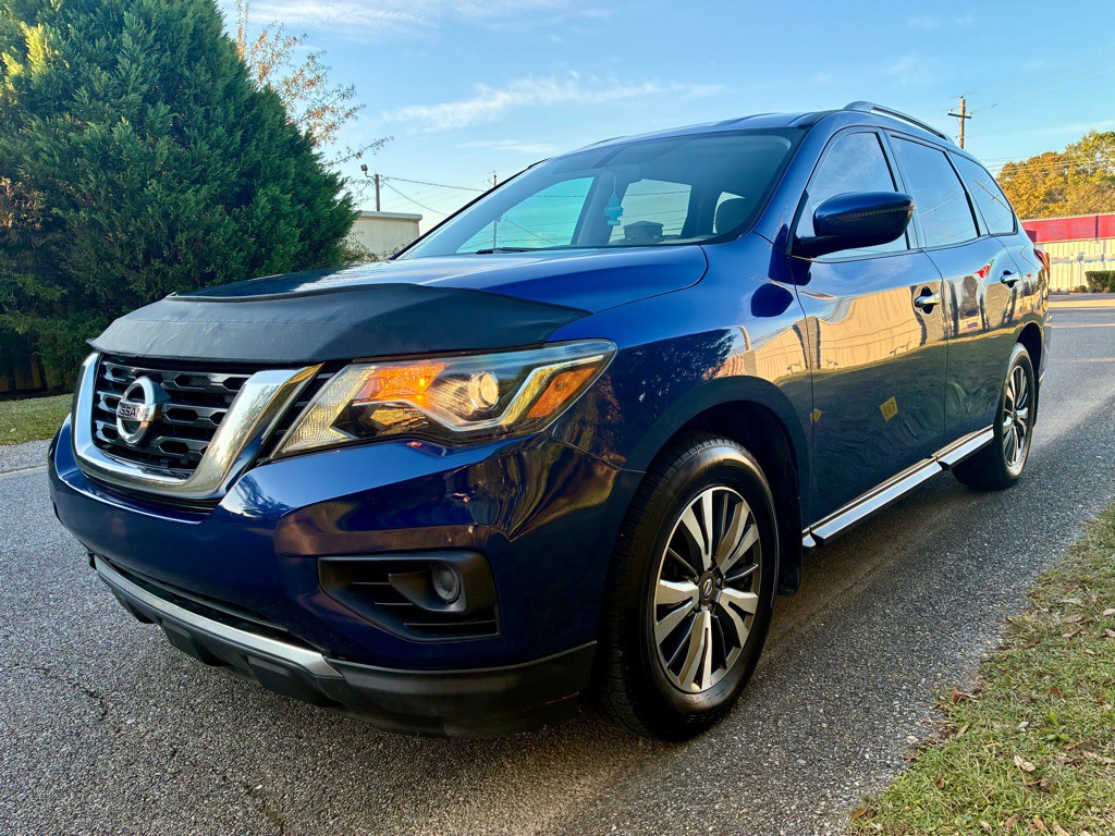2017 Nissan Pathfinder Image 1