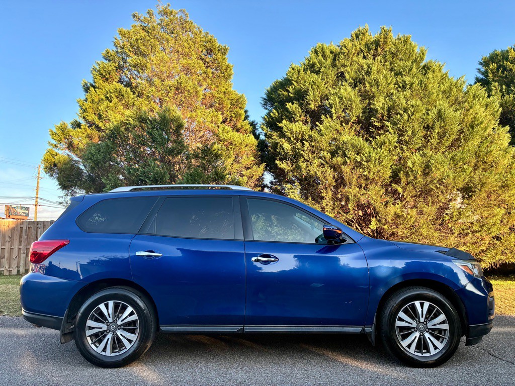 2017 Nissan Pathfinder Image 3