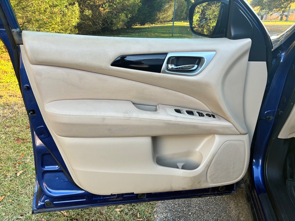 2017 Nissan Pathfinder Image 9