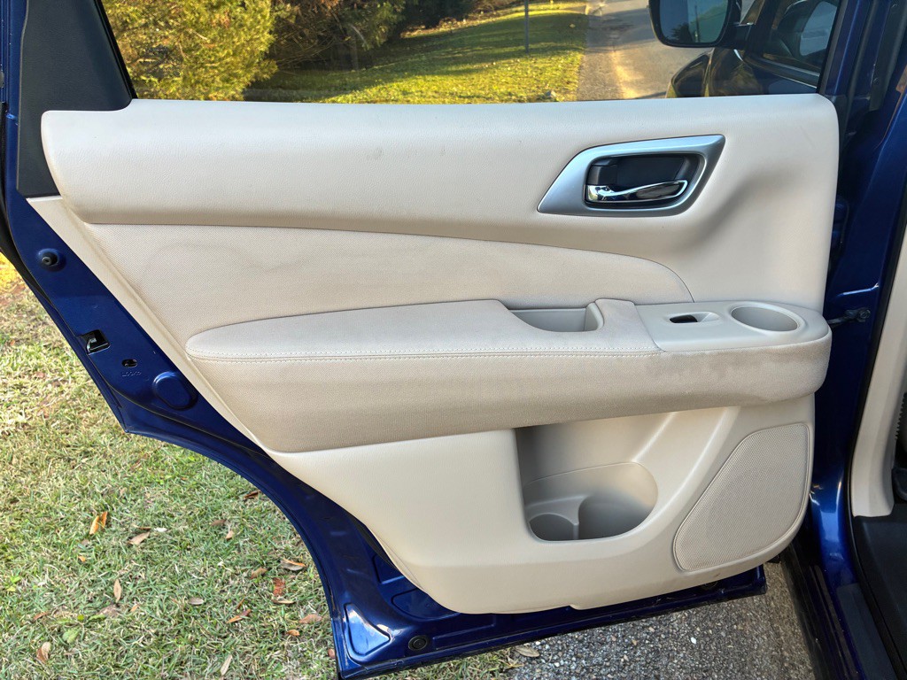 2017 Nissan Pathfinder Image 11