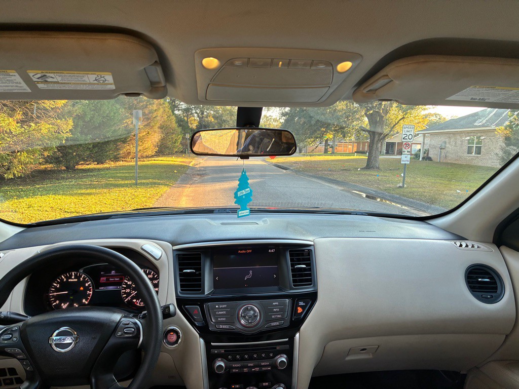 2017 Nissan Pathfinder Image 12