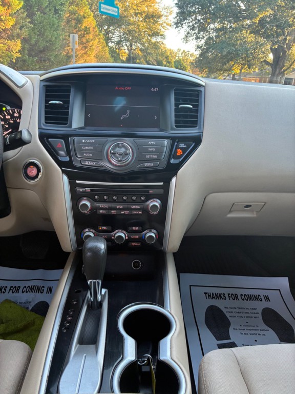 2017 Nissan Pathfinder Image 13