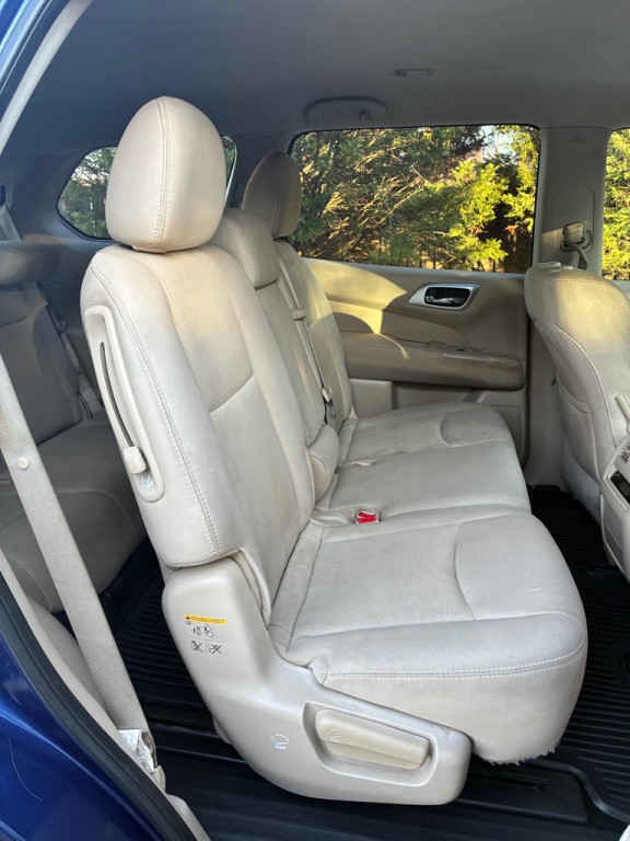 2017 Nissan Pathfinder Image 16