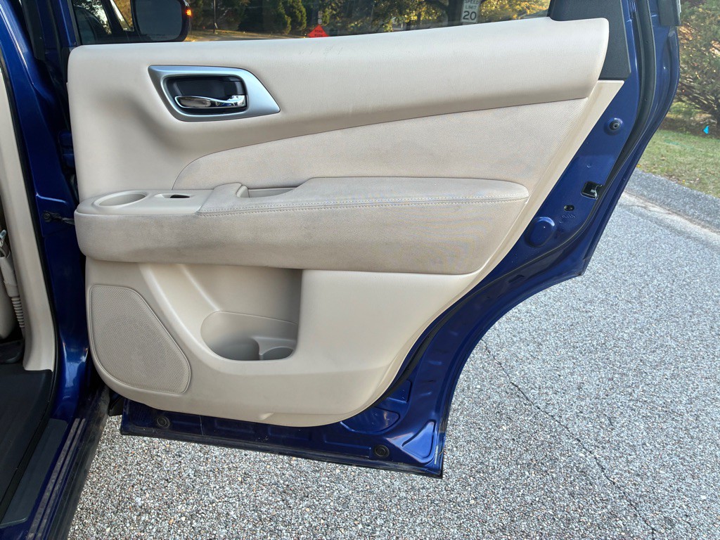 2017 Nissan Pathfinder Image 17