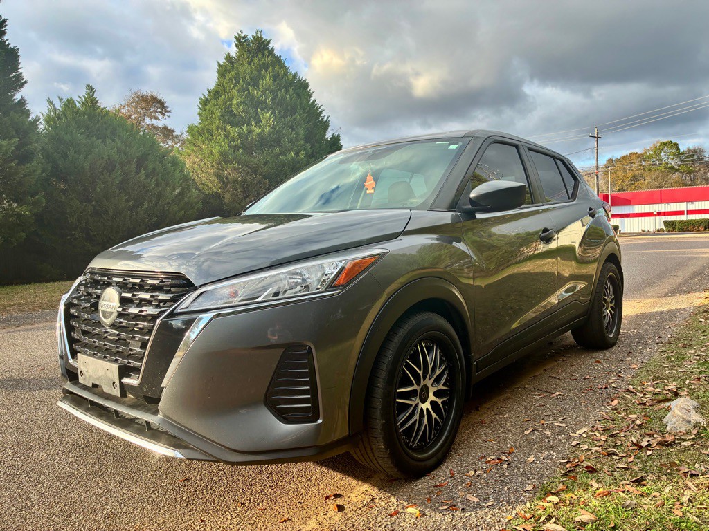 2021 Nissan Kicks Image 1