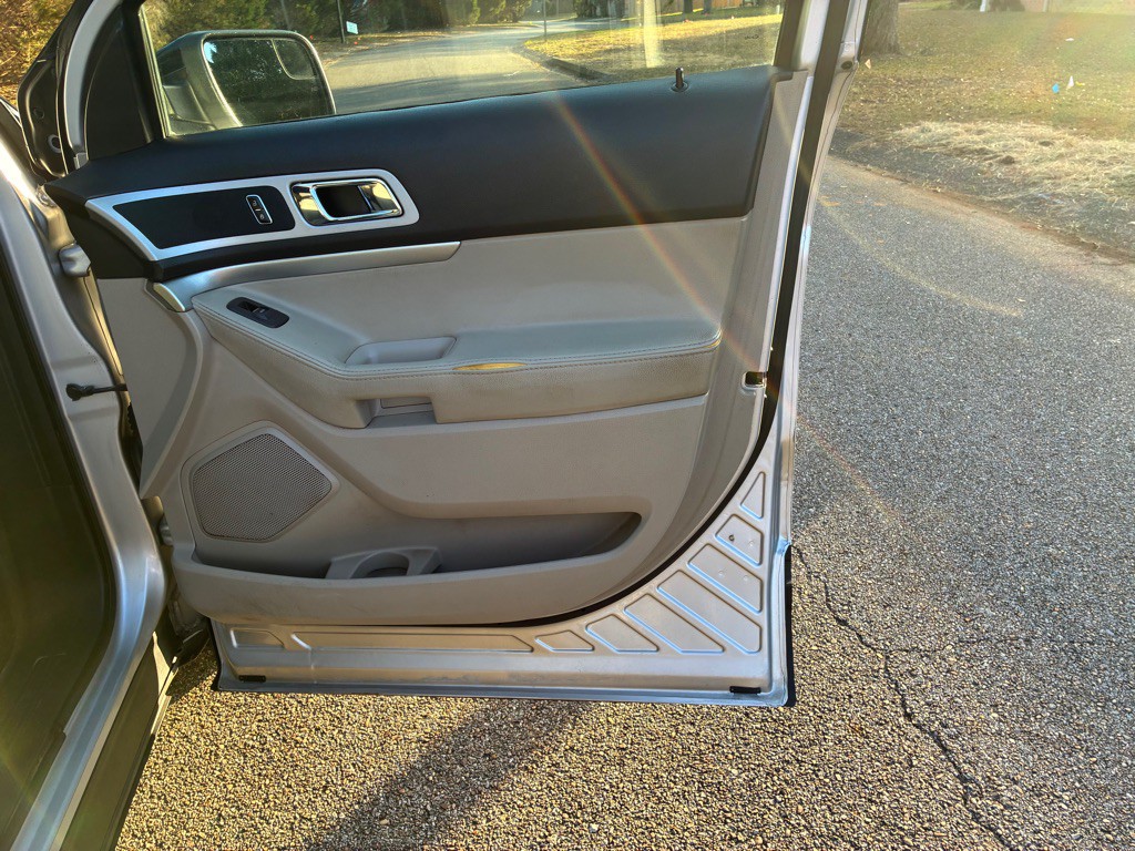 2015 Ford Explorer Image 9