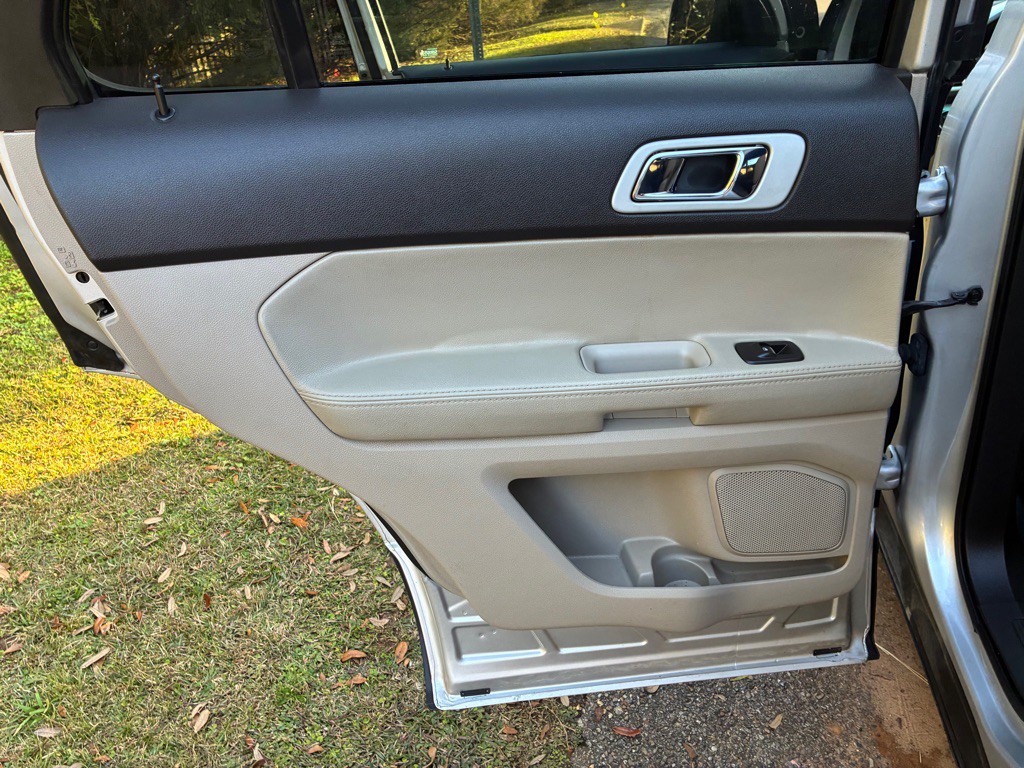 2015 Ford Explorer Image 14