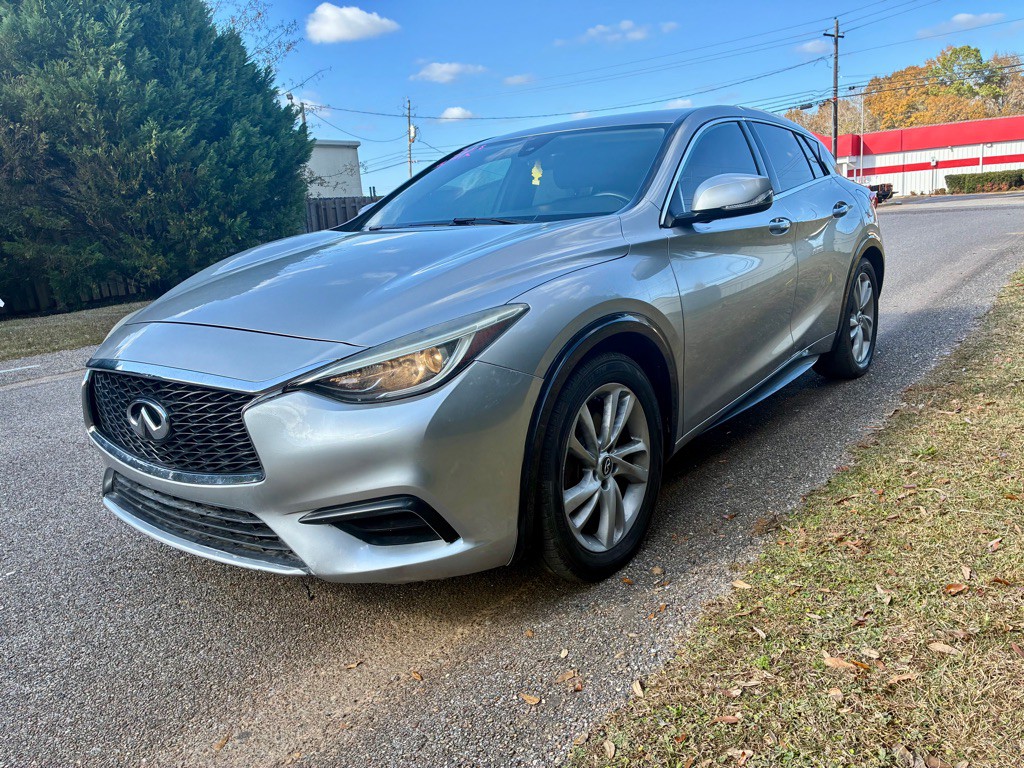 2018 INFINITI QX30 Image 1