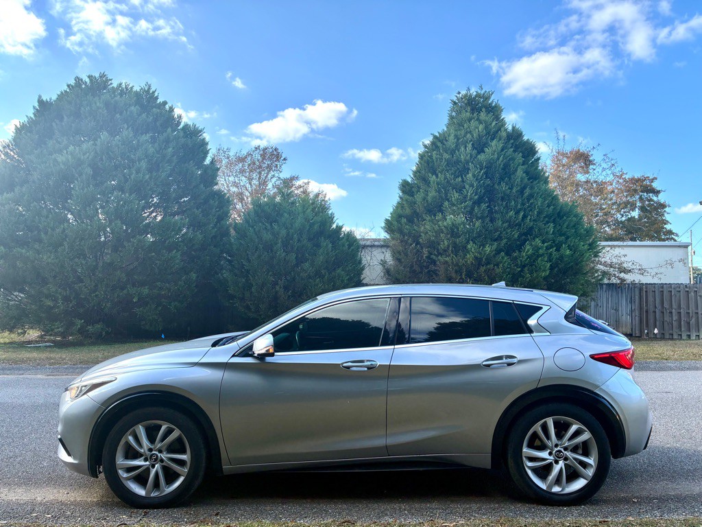 2018 INFINITI QX30 Image 3