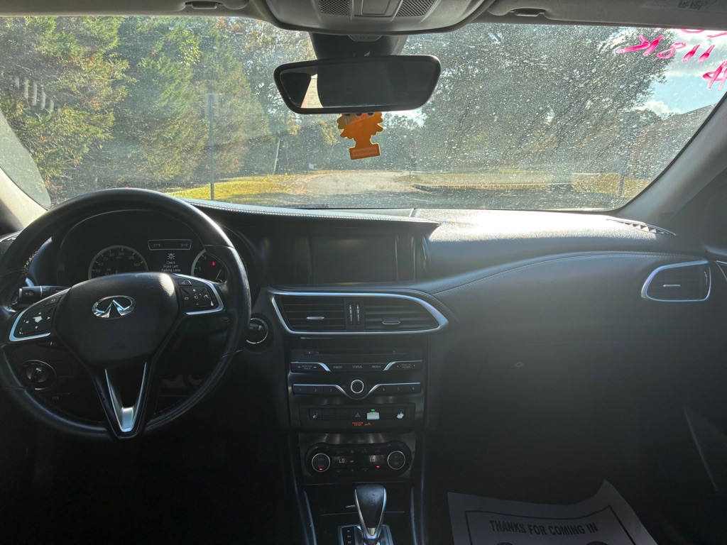 2018 INFINITI QX30 Image 12