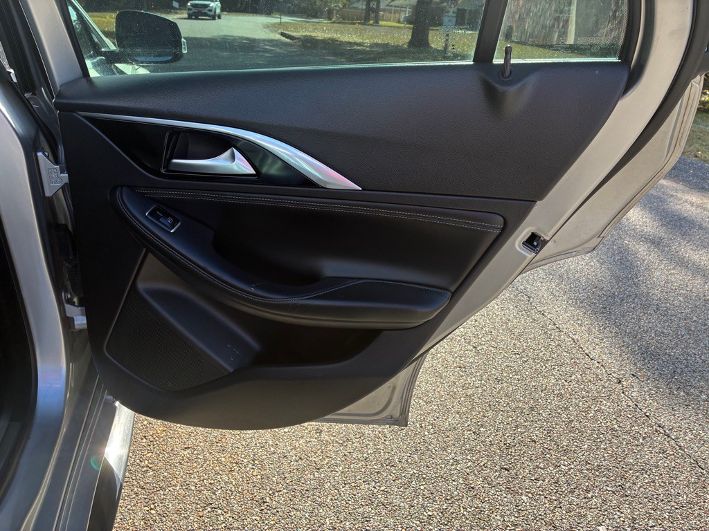 2018 INFINITI QX30 Image 15