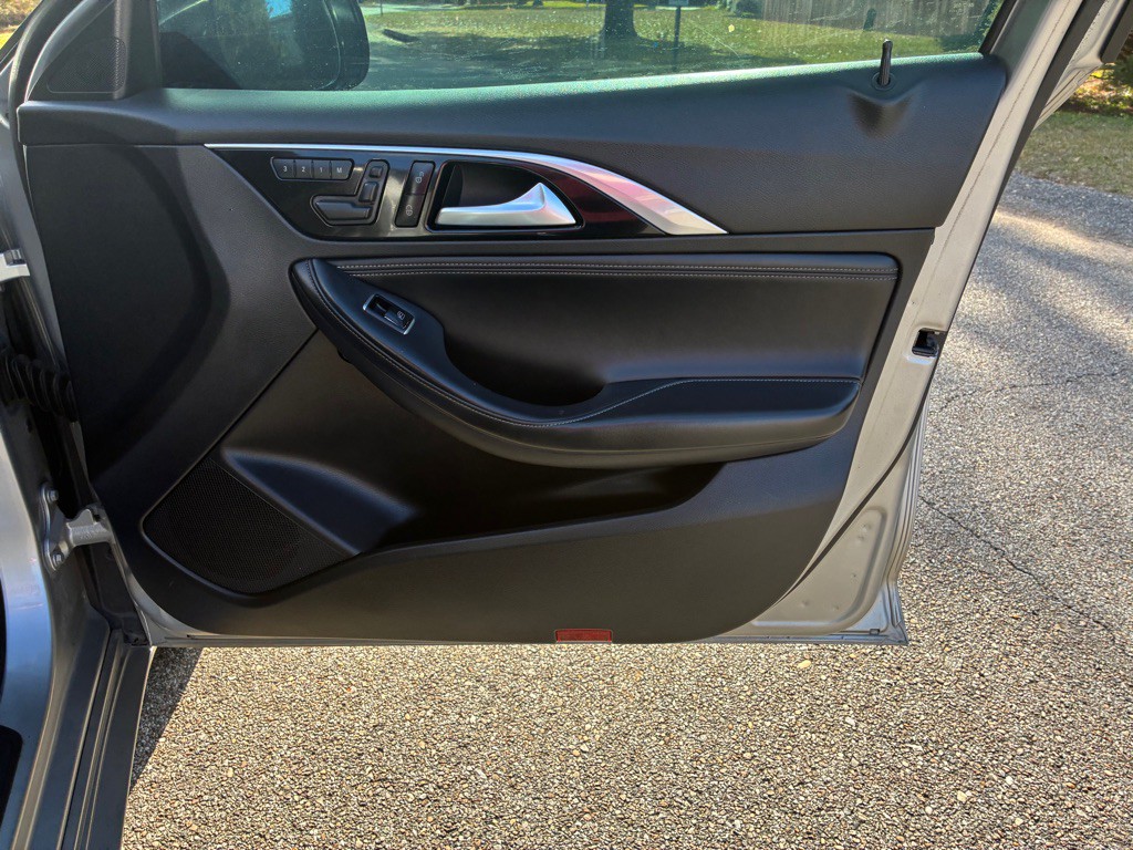 2018 INFINITI QX30 Image 17