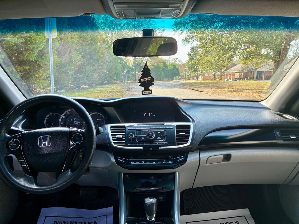 2017 Honda Accord Image 12