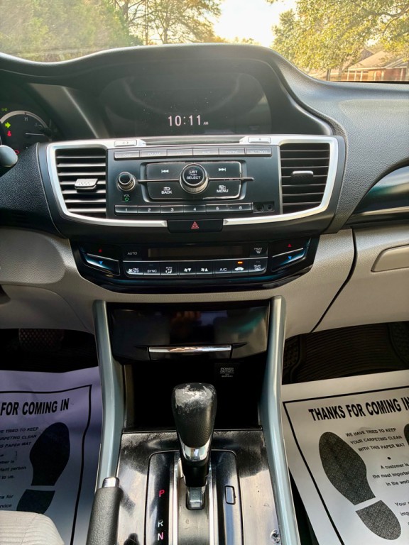 2017 Honda Accord Image 13