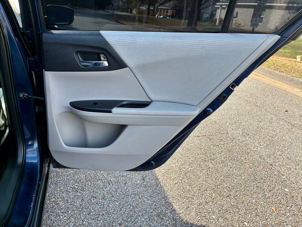 2017 Honda Accord Image 15