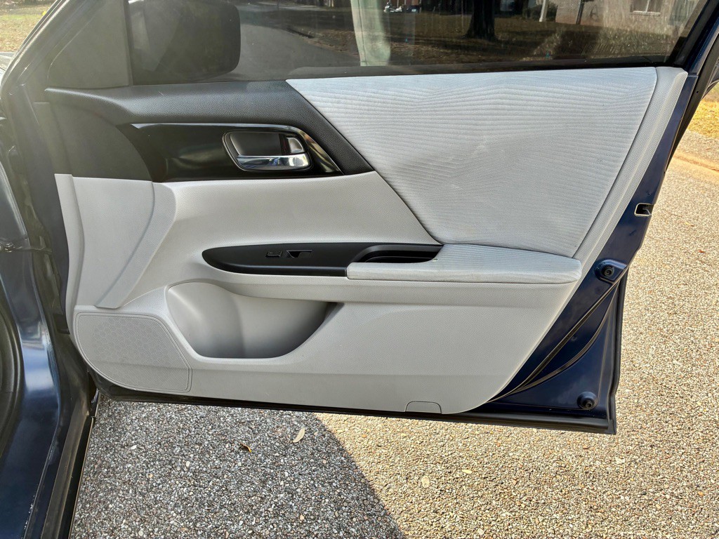 2017 Honda Accord Image 17