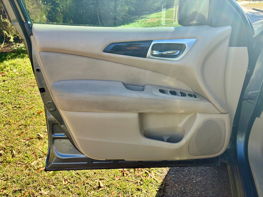 2015 Nissan Pathfinder Image 9