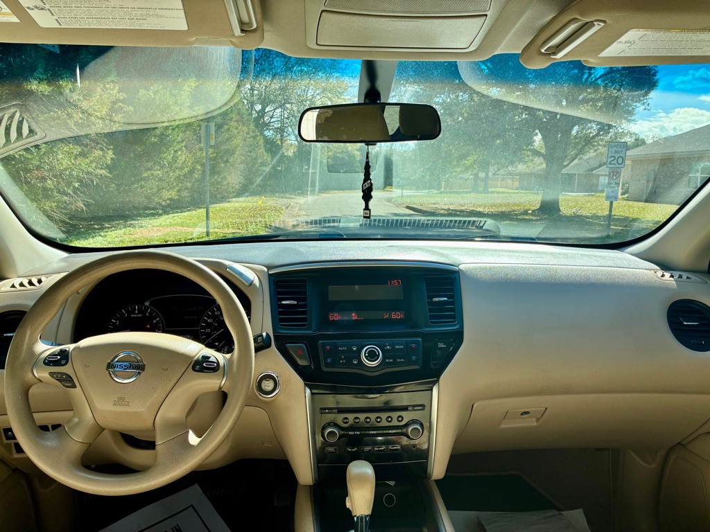 2015 Nissan Pathfinder Image 12
