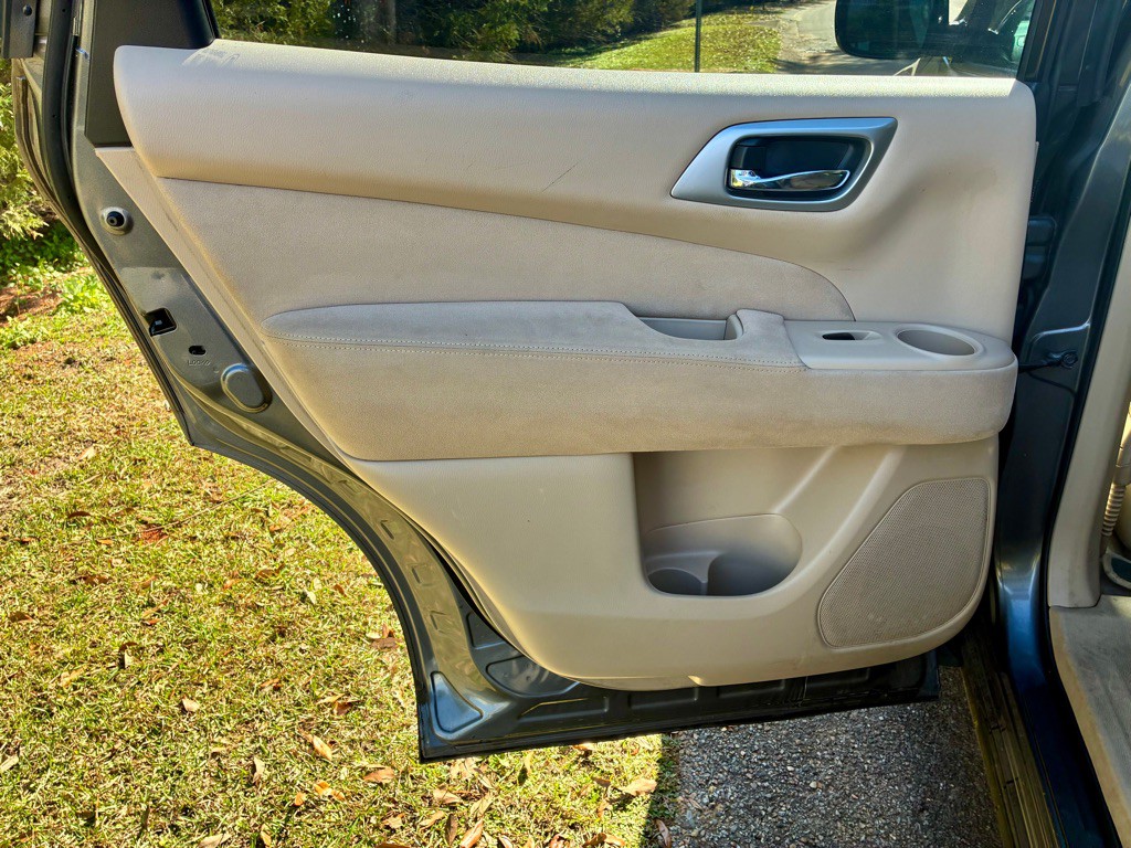 2015 Nissan Pathfinder Image 12
