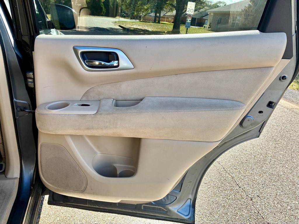 2015 Nissan Pathfinder Image 17