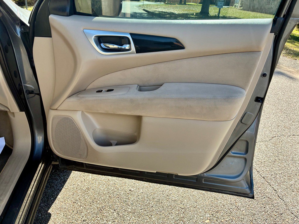 2015 Nissan Pathfinder Image 19